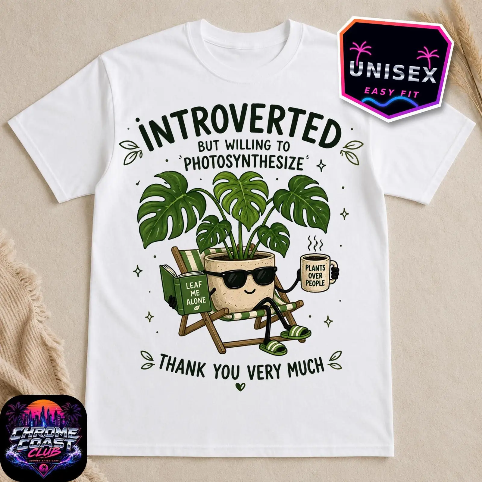 The Plant Parent - เสื้อยืดลายมอนสเตอร่า นิสัยขี้อายแต่เต็มใจสร้างพลังงานด้วยการสังเคราะห์แสง ตลกๆ สำหรับคนรักต้นไม้ ต้นไม้สำคัญกว่าคน สำหรับพ่อแม่